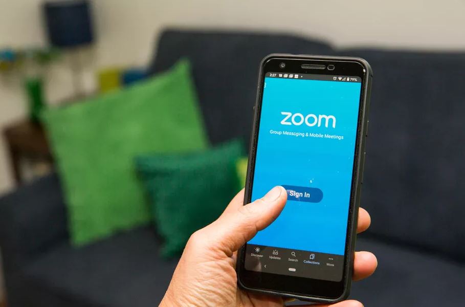 Zoom feeble security risk